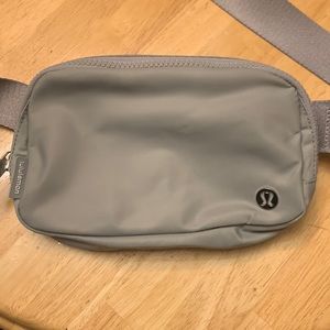 Lululemon Everywhere Belt Bag in Silver Drop